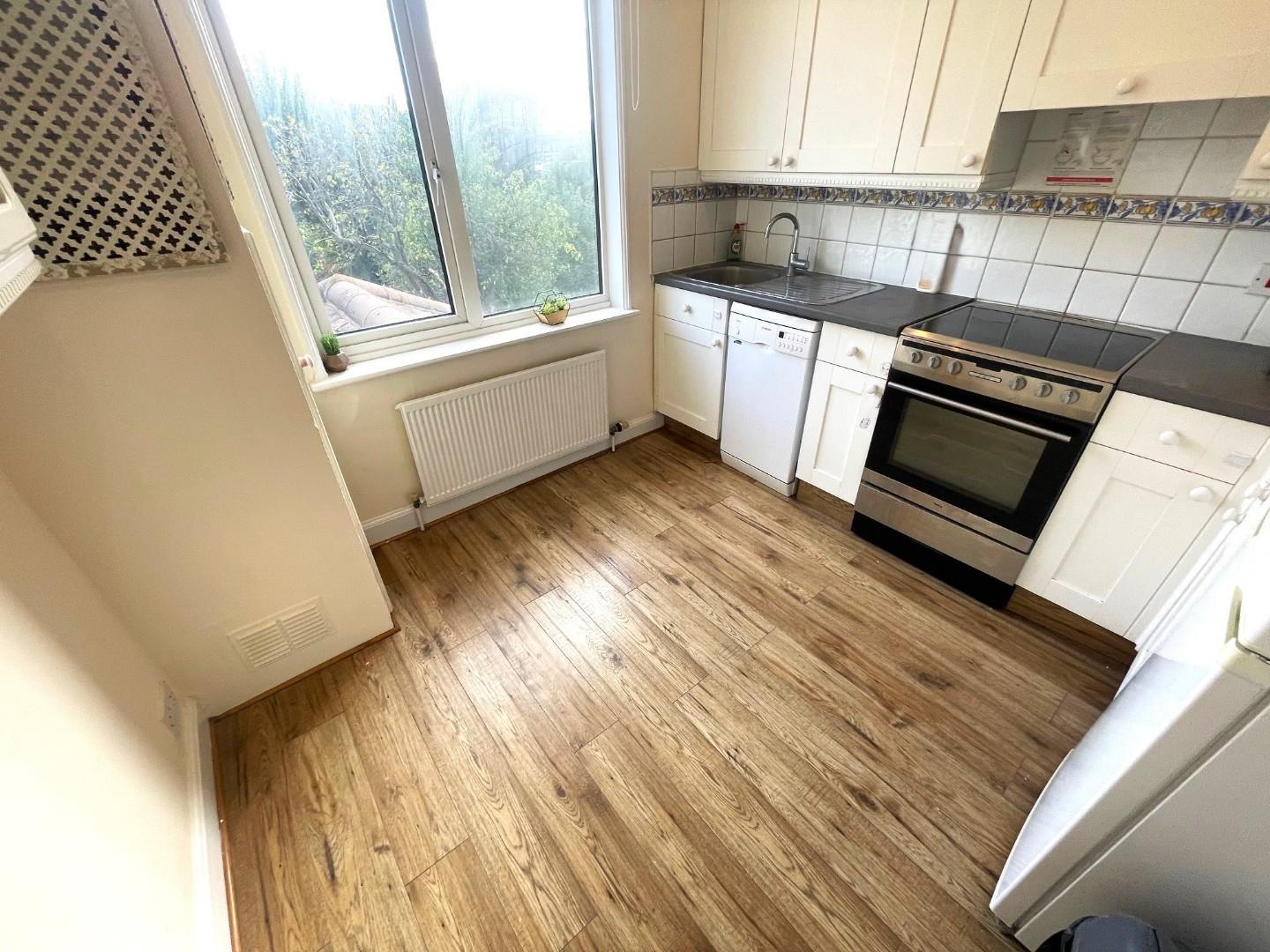 Goodwyn Avenue, Mill Hill